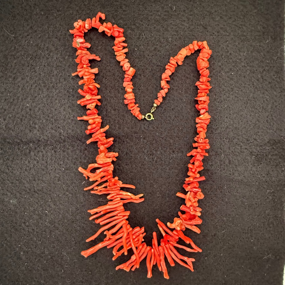 STICK CORAL NECKLACE